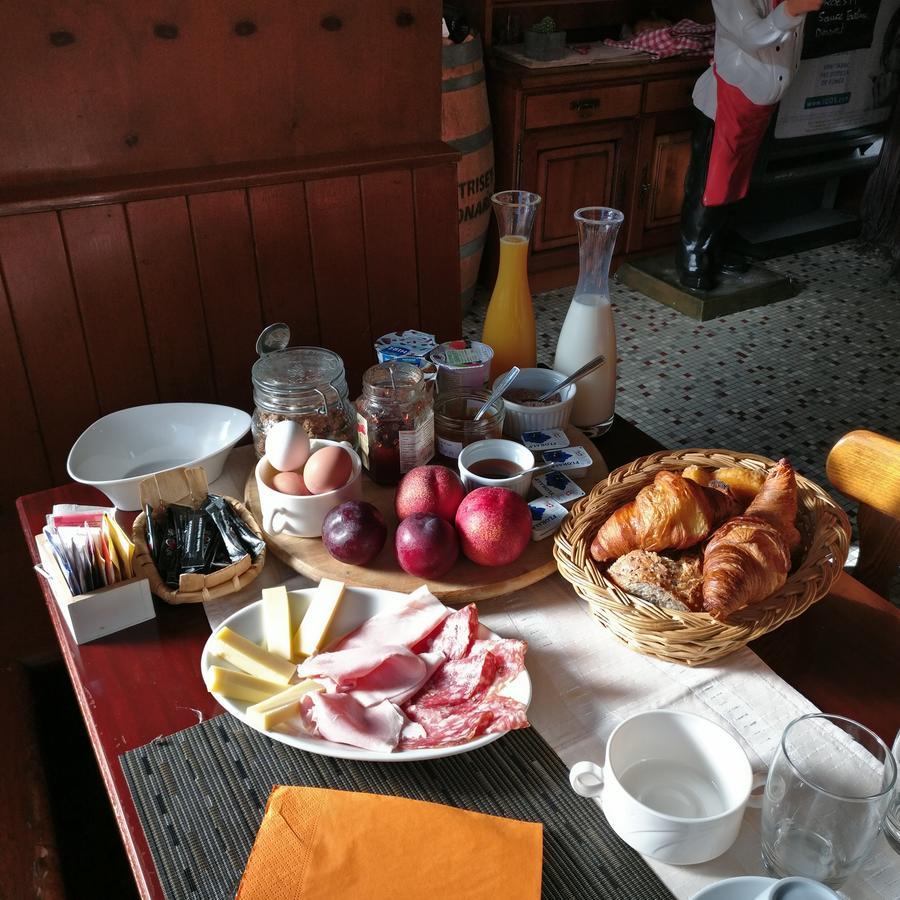 B&B Restaurant Le Pernollet Evionnaz Eksteriør billede